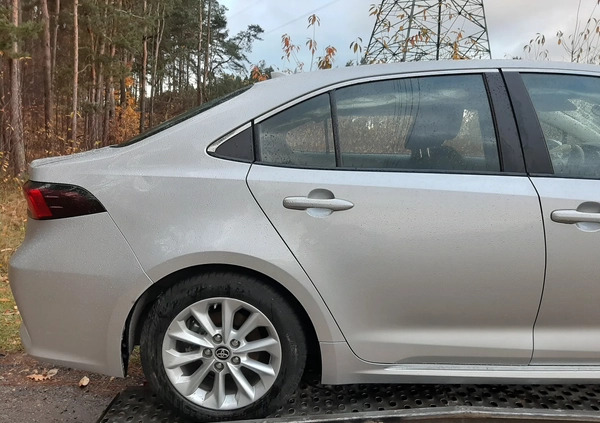Toyota Corolla cena 26700 przebieg: 44000, rok produkcji 2021 z Gołańcz małe 56